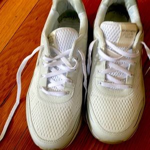 Sketchers Dlux walker size 7